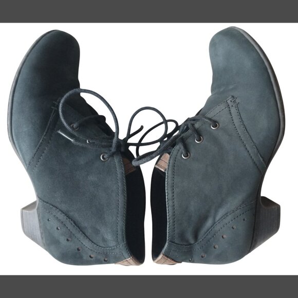 Rockport genuine suede heeled black boots/booties, size 6 - Picture 5 of 8